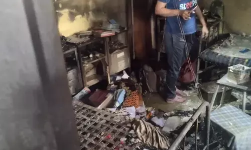 ताराचंद हॉस्पिटल के गर्ल्स हॉस्टल में लगी आग ताराचंद हॉस्पिटल के गर्ल्स हॉस्टल में लगी आग