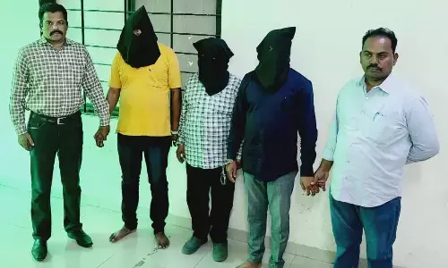 ठाणे पुलिस ने जबरन वसूली के लिए धमकियां देने, ब्लैकमेल करने वाले आरटीआई गिरोह का भंडाफोड़ किया