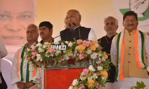 बालाघाट और डिंडोरी की चुनावी सभा में कांग्रेस अध्यक्ष खरगे बोले- नरेगा को स्मारक बनाने की बात करते थे मोदी, कोविड आया तो वही काम आई बालाघाट और डिंडोरी की चुनावी सभा में कांग्रेस अध्यक्ष खरगे बोले- नरेगा को स्मारक बनाने की बात करते थे मोदी, कोविड आया तो वही काम आई