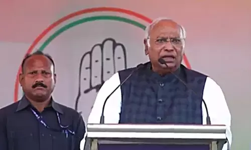 अंग्रेजों के खिलाफ लड़ी थी कांग्रेस, हम डरने वाले नहीं हैं: खड़गे अंग्रेजों के खिलाफ लड़ी थी कांग्रेस, हम डरने वाले नहीं हैं: खड़गे