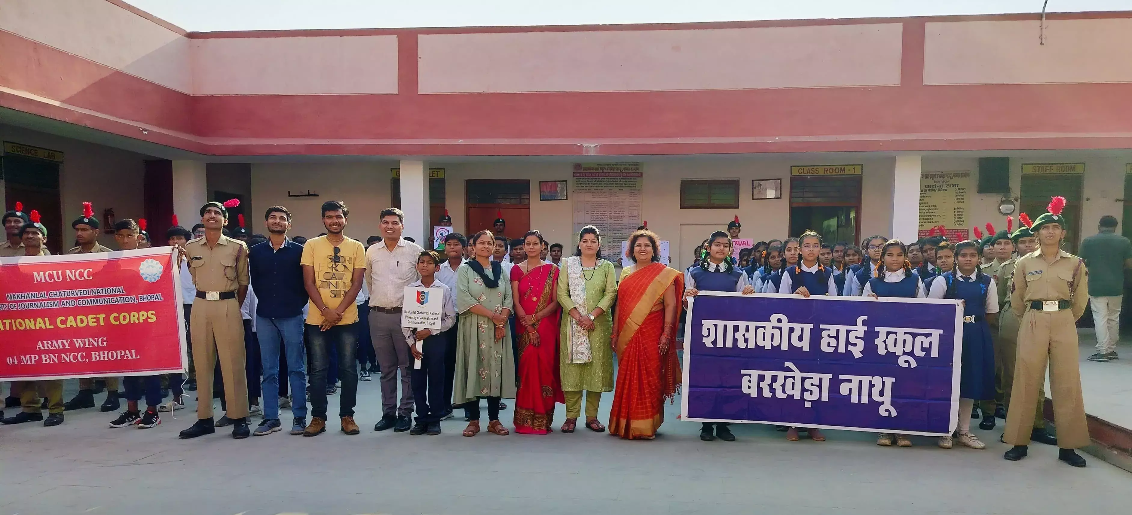 एमसीयू की एनसीसी टीम ने बरखेड़ा नाथू के शासकीय हाई स्कूल में स्वच्छता कार्यशाला का आयोजन किया