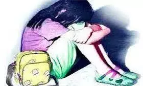 पानी पिलाने के बहाने छात्रा से छेड़छाड़ का प्रयास, आरोपी की जमकर हुई पिटाई पानी पिलाने के बहाने छात्रा से छेड़छाड़ का प्रयास, आरोपी की जमकर हुई पिटाई