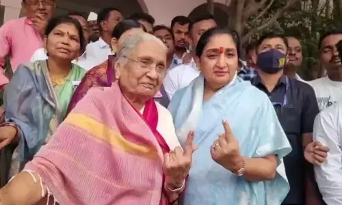 अपने जीते जी बेटे अजित पवार को मुख्यमंत्री की कुर्सी पर देखना चाहती हैं अपने जीते जी बेटे अजित पवार को मुख्यमंत्री की कुर्सी पर देखना चाहती हैं