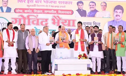 सुरखी का संकल्प पत्र जारी करते हुए रक्षा मंत्री बोले, मैं शेर नहीं, लेकिन आप गोविंद को आशीर्वाद देंगे तो मैं सवा शेर हो जाऊंगा