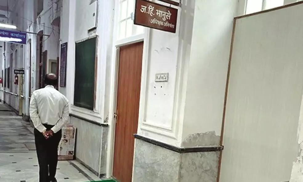 पदोन्नति की आशा में नई केबिन हुई तैयार पदोन्नति की आशा में नई केबिन हुई तैयार