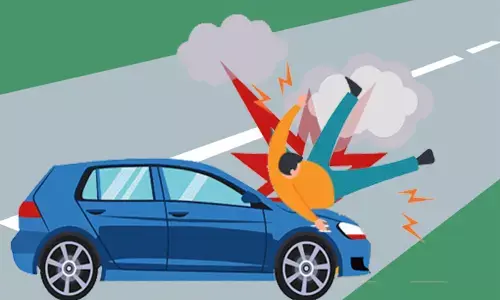 नशे में धुत ड्राइवर ने कार से चार लोगों को मारी टक्कर, लोगों ने आरोपी को पुलिस को सौंपा नशे में धुत ड्राइवर ने कार से चार लोगों को मारी टक्कर, लोगों ने आरोपी को पुलिस को सौंपा