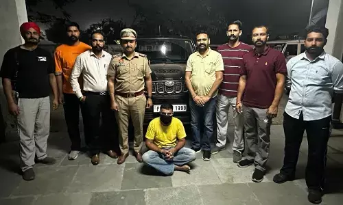 पंजाब पुलिस ने पाकिस्तान सीमा पर दो ड्रग तस्करों को पकड़ा, 2 किलो हेरोइन जब्त पंजाब पुलिस ने पाकिस्तान सीमा पर दो ड्रग तस्करों को पकड़ा, 2 किलो हेरोइन जब्त