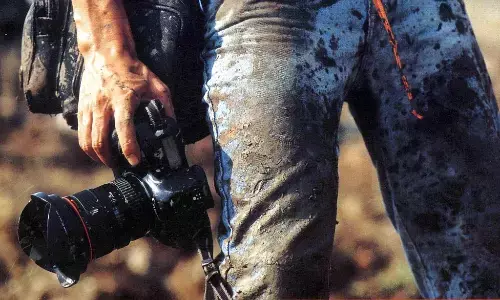 चीनी पत्रकार : सभी मोर्चों से रिपोर्टिंग करते “रिकॉर्ड कीपर” चीनी पत्रकार : सभी मोर्चों से रिपोर्टिंग करते “रिकॉर्ड कीपर”