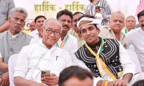झाबुआ विधानसभा क्षेत्र के कुंदनपुर में मैं विशाल जनसभा में दिग्विजय सिह का कांग्रेस प्रत्याक्षी डा विक्रांत भूरिया के पक्ष मै सम्बोधन