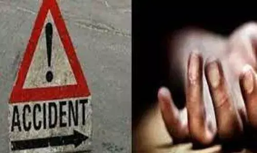 अनियंत्रित तेज रफ्तार कार ने दो महिलाओं और एक किशोरी को उड़ाया