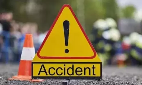 यूपी के सुल्तानपुर में बस ने मोटरसाइकिल को मारी टक्कर, दो की मौत यूपी के सुल्तानपुर में बस ने मोटरसाइकिल को मारी टक्कर, दो की मौत