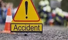 दोपहिया बिजली के खंभे से भिड़ी, एक की मौत, एक घायल दोपहिया बिजली के खंभे से भिड़ी, एक की मौत, एक घायल