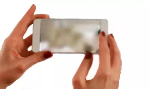 मुंबई पुलिस ने मोबाइल ऐप पर अश्लील हरकतों की लाइव-स्ट्रीमिंग करने के आरोप में तीन को पकड़ा मुंबई पुलिस ने मोबाइल ऐप पर अश्लील हरकतों की लाइव-स्ट्रीमिंग करने के आरोप में तीन को पकड़ा