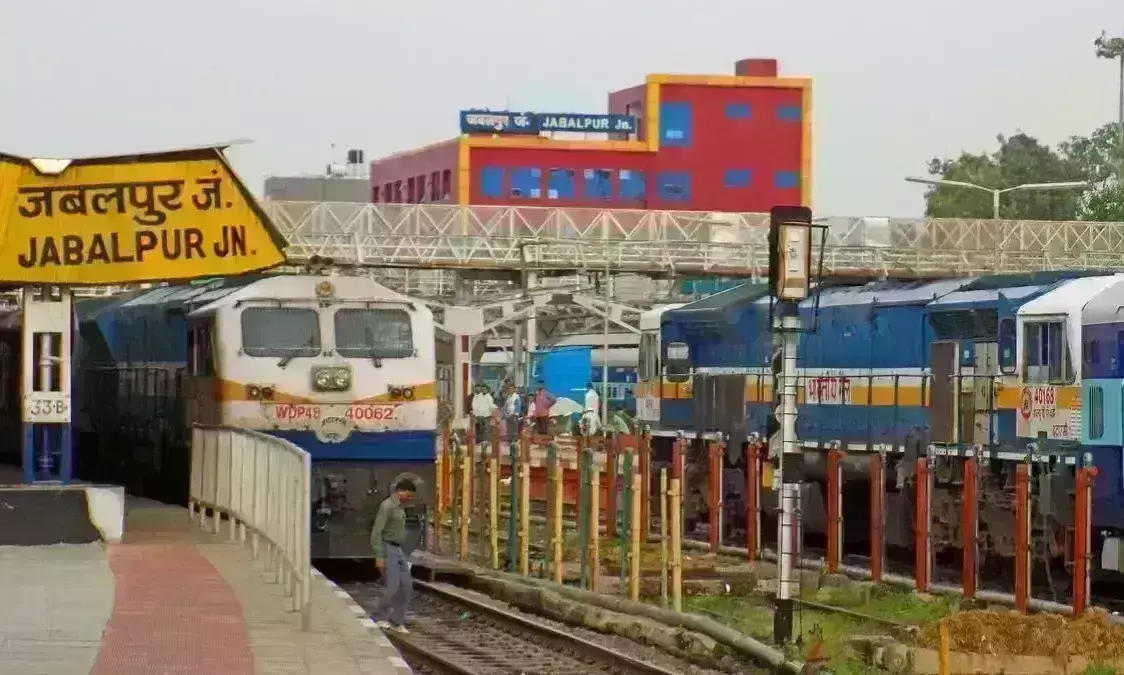 ट्रेनों में बढ़ रही भीड़ से सफर मुश्किल आरएसी तक नहीं हो पा रही क्लीयर