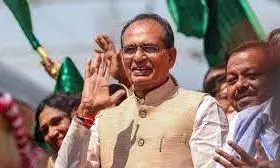 कमलनाथ ने गरीब आदिवासियों के लिए कुछ नहीं किया - शिवराज