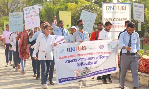 मतदाता जागरूकता को लेकर वाणिज्य विभाग एवं रासेयो के संयुक्त तत्वाधान में आरएनटीयू में हुईं कई प्रतियोगिताएं