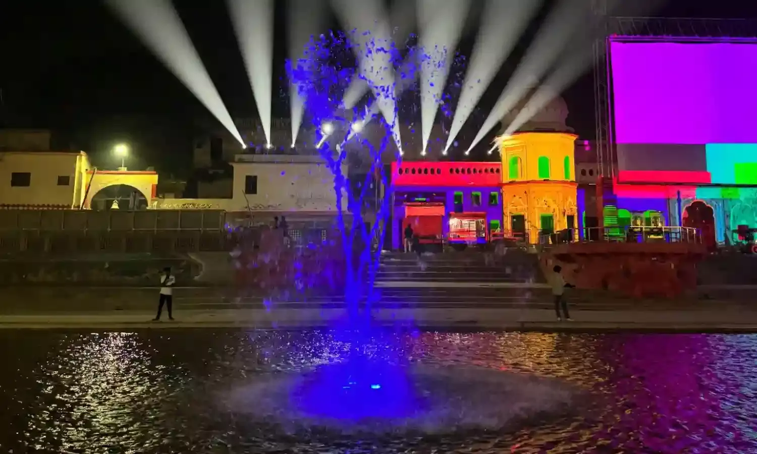 51 घाटों पर दीपों को सजाने का कार्य शुरू