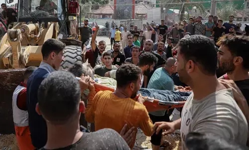 आईडीएफ ने गाजा शहर में प्रवेश किया, दक्षिण गाजा की ओर नागरिकों का पलायन जारी आईडीएफ ने गाजा शहर में प्रवेश किया, दक्षिण गाजा की ओर नागरिकों का पलायन जारी