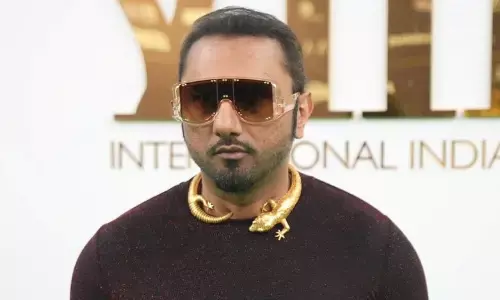 दिल्ली की अदालत ने रैपर हनी सिंह और उनकी पत्नी को दिया तलाक दिल्ली की अदालत ने रैपर हनी सिंह और उनकी पत्नी को दिया तलाक