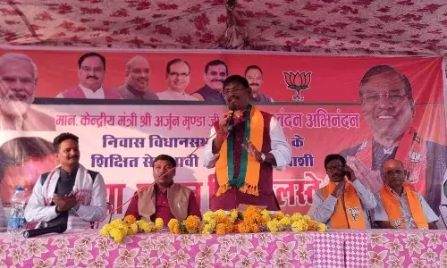 कांग्रेस ने झूठ बोल कर आदिवासी समाज का फायदा उठाया, भाजपा ने इनका सम्मान बढ़ाया - अर्जुन मुंडा कांग्रेस ने झूठ बोल कर आदिवासी समाज का फायदा उठाया, भाजपा ने इनका सम्मान बढ़ाया - अर्जुन मुंडा