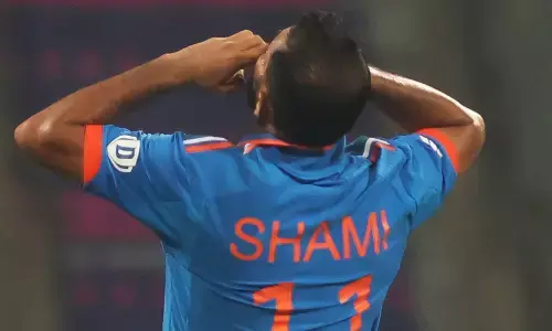 शमी ने डीआरएस हेरफेर के दावे पर पूर्व पाकिस्तानी खिलाड़ी की आलोचना की शमी ने डीआरएस हेरफेर के दावे पर पूर्व पाकिस्तानी खिलाड़ी की आलोचना की