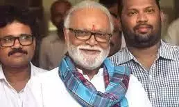 बॉम्बे हाई कोर्ट पहुंचे छगन भुजबल, अदालत ने सरकार और पिछड़ा वर्ग आयोग को हलफनामा दाखिल करने का दिया निर्देश बॉम्बे हाई कोर्ट पहुंचे छगन भुजबल, अदालत ने सरकार और पिछड़ा वर्ग आयोग को हलफनामा दाखिल करने का दिया निर्देश