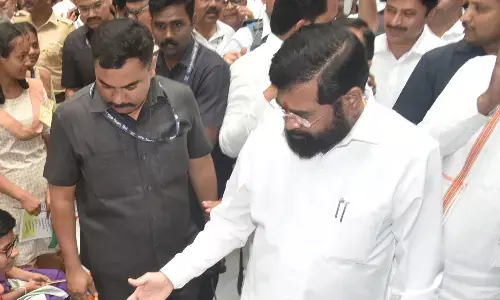 बढ़ते प्रदूषण को कम करने के लिए युद्धस्तर पर काम करें अधिकारी- एकनाथ शिंदे बढ़ते प्रदूषण को कम करने के लिए युद्धस्तर पर काम करें अधिकारी- एकनाथ शिंदे