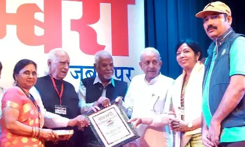 काव्य संग्रह सुचित्रा के लिए कवयित्री मंजूषा किंजवडेकर सम्मानित