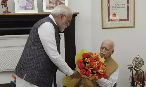 पीएम मोदी ने आडवाणी के आवास पर जाकर जन्मदिन की दी शुभकामनाएं, शाह और राजनाथ भी रहें मौजूद पीएम मोदी ने आडवाणी के आवास पर जाकर जन्मदिन की दी शुभकामनाएं, शाह और राजनाथ भी रहें मौजूद