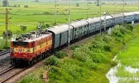 बेटिकट यात्रियों से वसूला जुर्माना