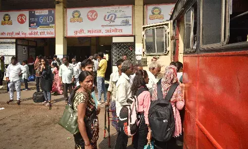 आई है दिवाली, बस-ट्रेनें नहीं खाली