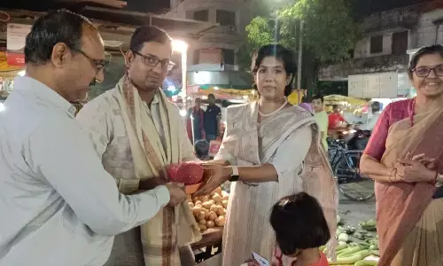 नागपुर के गोकुलपेठ बाजार में प्लास्टिक थैली पर रोक नागपुर के गोकुलपेठ बाजार में प्लास्टिक थैली पर रोक
