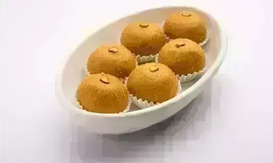 धनतेरस पर भगवान कुवेर को लगाएं मगज के लड्डू का भोग, इस आसान रेसिपी से