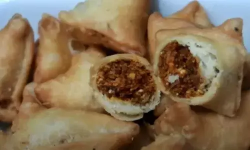 व्रत पर मिठाई खाकर हो गए है परेशान, तो घर पर बनाए इलाहाबादी समोसा