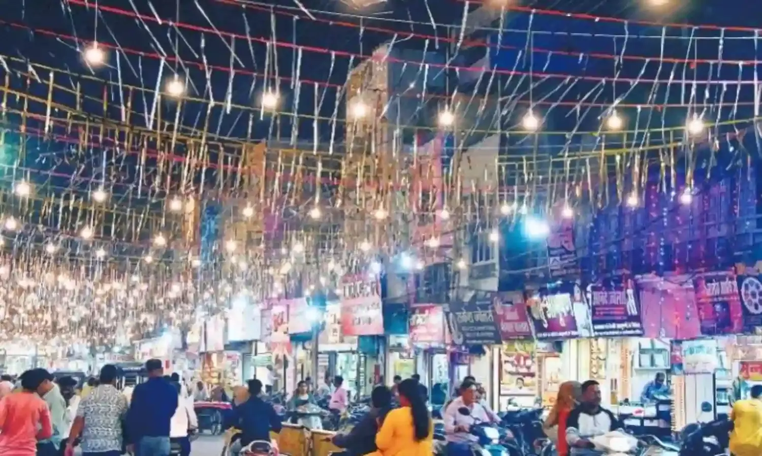 धनतेरस आज जगमग रोशनी से सजे बाजार, बढ़ गई रौनक
