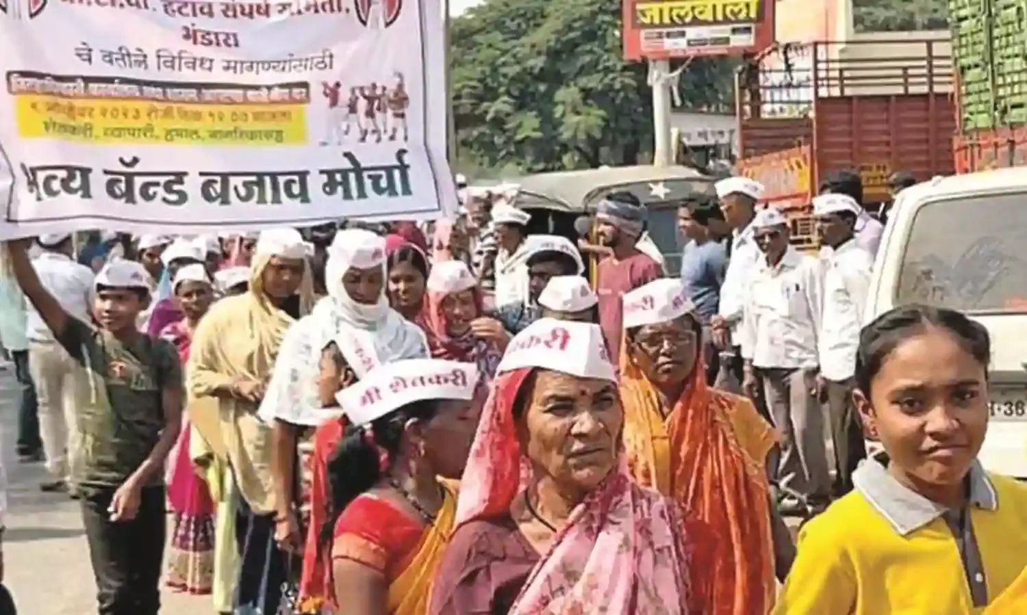 बीटीबी के खिलाफ हजारों किसान उतरे सड़क पर