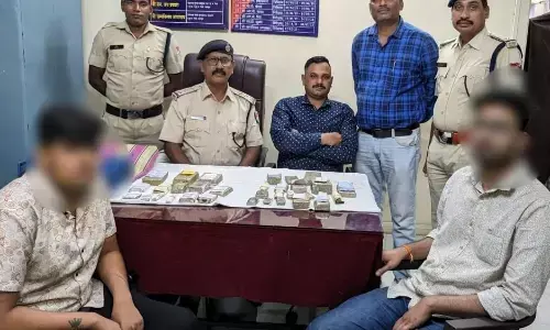 तस्करी :  41.23 किलो चांदी जब्त, 2 गिरफ्तार तस्करी :  41.23 किलो चांदी जब्त, 2 गिरफ्तार