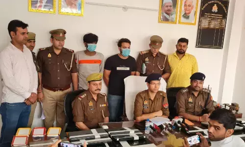 ठक-ठक गिरोह के दो शातिर गिरफ्तार, 21 लैपटॉप, गुलेल बरामद, गाड़ी का शीशा तोड़ करते थे चोरी ठक-ठक गिरोह के दो शातिर गिरफ्तार, 21 लैपटॉप, गुलेल बरामद, गाड़ी का शीशा तोड़ करते थे चोरी