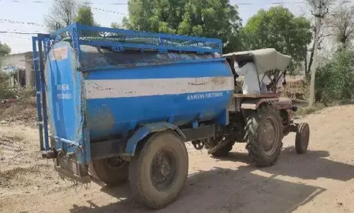 सुरबोड़ी में चार दिन बाद आया पानी का एक टैंकर