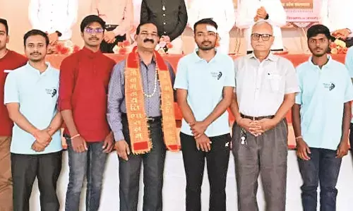 पशु प्रेमी संस्था ओलावा को दिए एक लाख रुपए