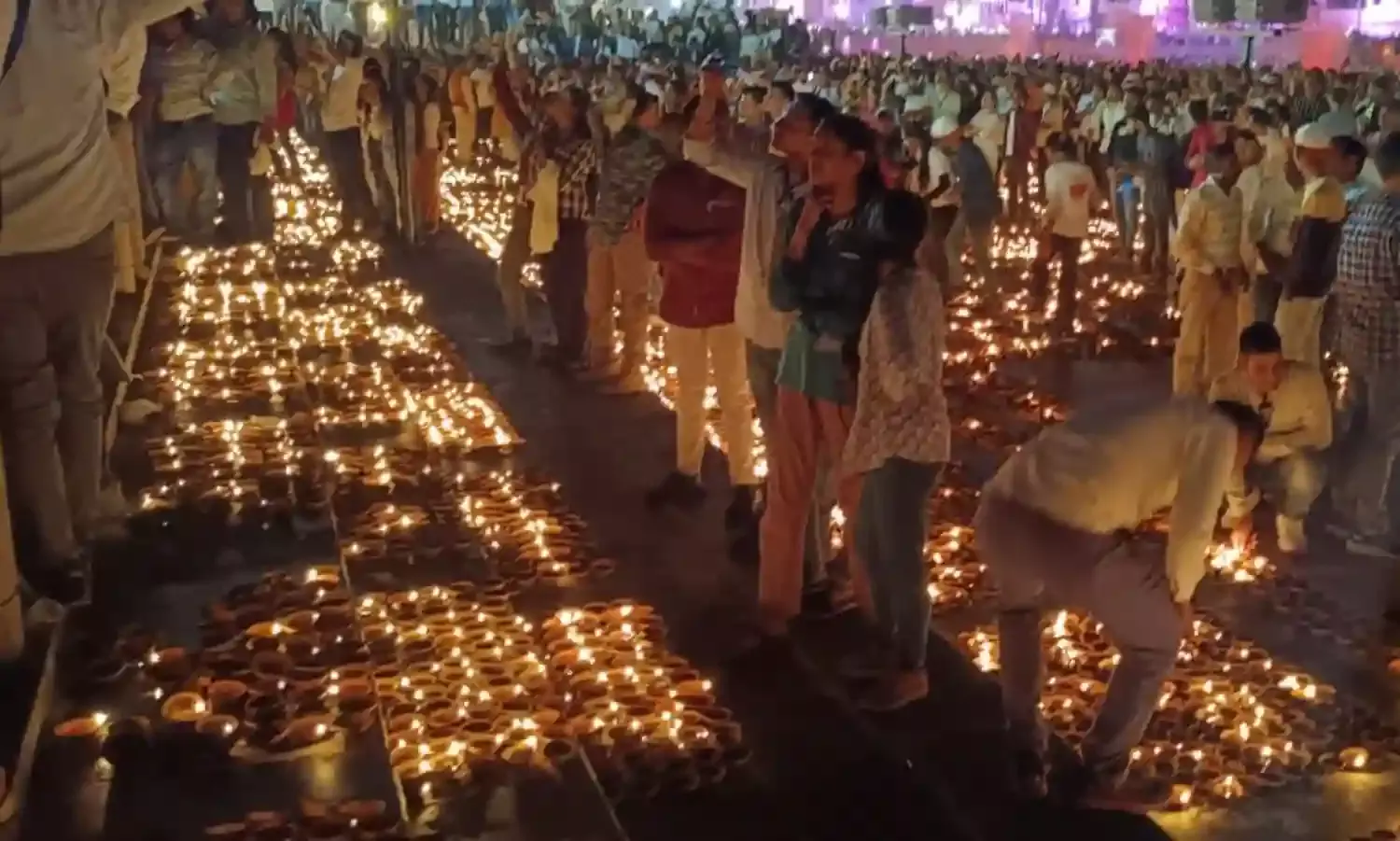 अयोध्या में फिर बना रिकॉर्ड, 22.23 लाख दीपों से जगमगाई रामलला की धरती