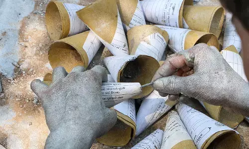 दिल्ली में पटाखे बनाने के दौरान हुआ विस्फोट, युवक की मौत