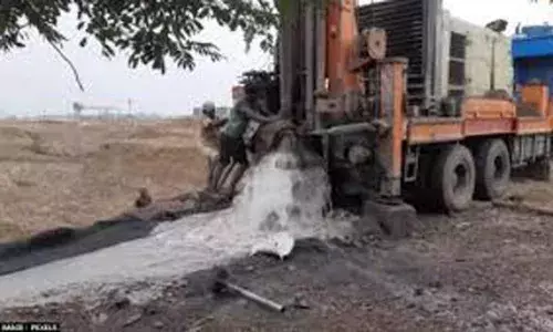 धड़ल्ले से खोदे जा रहे बोरवेल भविष्य में जल-संकट का खतरा