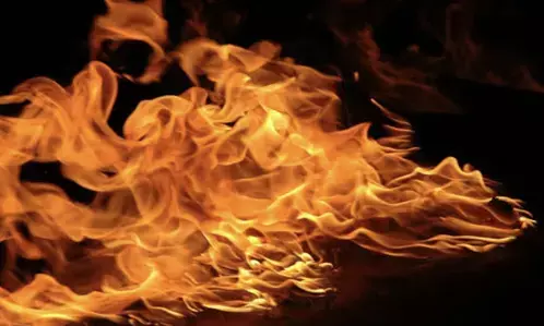 मुंबई की एक इमारत में आग लगी, 95 साल की महिला की मौत