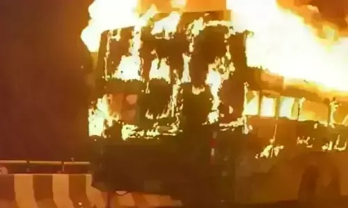 बस में आग लगने से मरने वालों की संख्या 4 हुई, मृतकों में दो नाबालिग शामिल