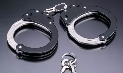 दिल्ली पुलिस ने 100 से अधिक लोगों को धोखा देने के आरोप में दो साइबर जालसाजों को गिरफ्तार किया दिल्ली पुलिस ने 100 से अधिक लोगों को धोखा देने के आरोप में दो साइबर जालसाजों को गिरफ्तार किया