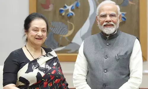 सायरा बानो से मिले पीएम मोदी, शेयर की मुलाकात की तस्वीरें सायरा बानो से मिले पीएम मोदी, शेयर की मुलाकात की तस्वीरें