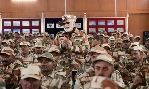 हिमाचल के लेप्चा में पीएम मोदी ने जवानों का बढ़ाया हौसला, बोले- परिवार की याद हर किसी को आती है...