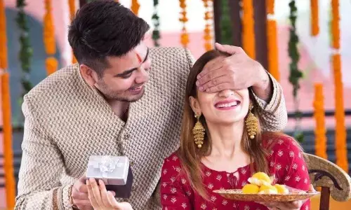 भाई दूज पर दिखना है सबसे सुंदर तो, इस तरह से हों तैयार, हर कोई केरगा तारीफ भाई दूज पर दिखना है सबसे सुंदर तो, इस तरह से हों तैयार, हर कोई केरगा तारीफ