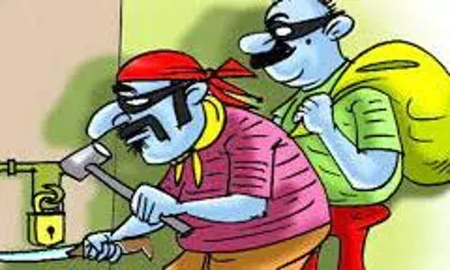 लक्ष्मीपूजन की रात आठ जगहों पर चोरी